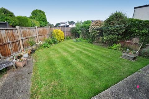 32 Avondale Drive, Leigh-on-sea, SS9 4HN