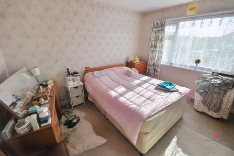 32 Avondale Drive, Leigh-on-sea, SS9 4HN