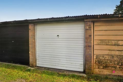 32 Avondale Drive, Leigh-on-sea, SS9 4HN
