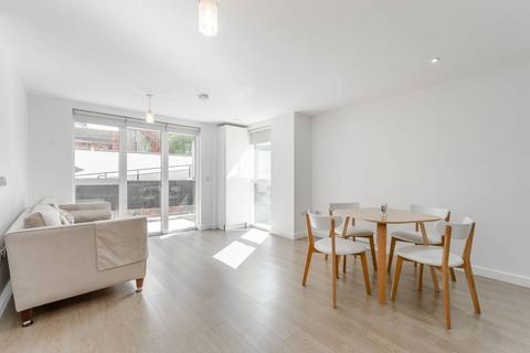2 bedroom flat to rent - Roehampton Lane, Roehampton, London, SW15