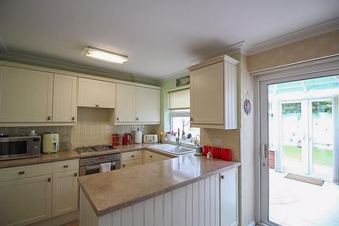 23 Burnet Grove, Featherstone, Wolverhampton, WV10 7TT