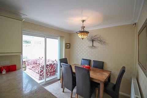 23 Burnet Grove, Featherstone, Wolverhampton, WV10 7TT