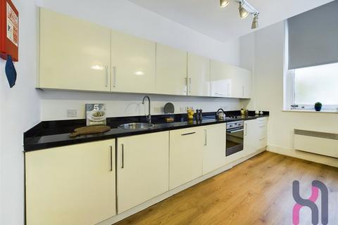 Flat to rent, Town Hall, Bexley Square, Salford, Manchester, M3
