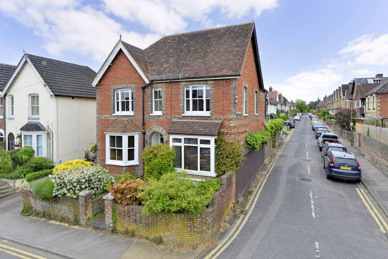 Godalming 5 bed detached house for sale £1,050,000