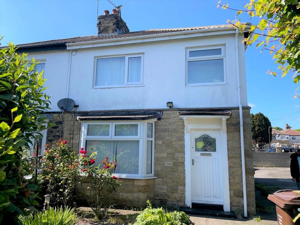 Warley Drive, Bradford 3 bed semidetached house £725 pcm (£167 pw)