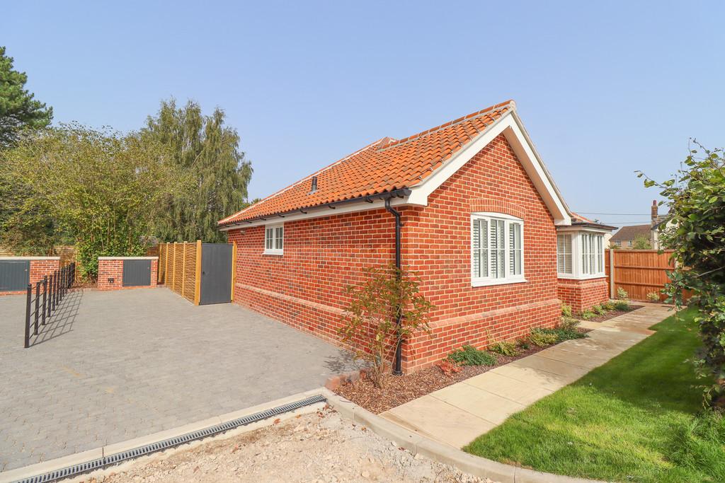Heath Road, East Bergholt 2 bed detached bungalow for sale £415,000