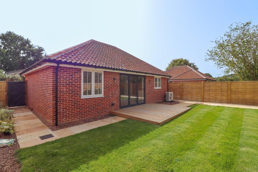 Heath Road, East Bergholt 2 bed detached bungalow for sale £415,000