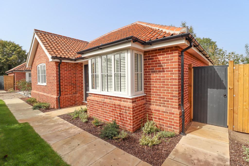 Heath Road, East Bergholt 2 bed detached bungalow for sale £415,000