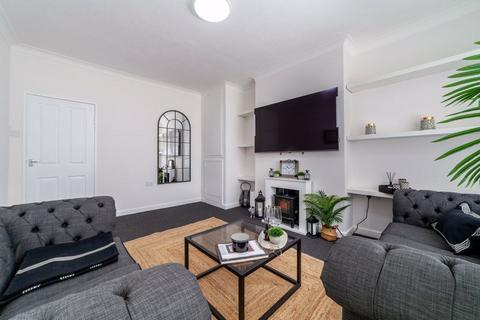 3 bedroom apartment to rent, Lancaster Court, London