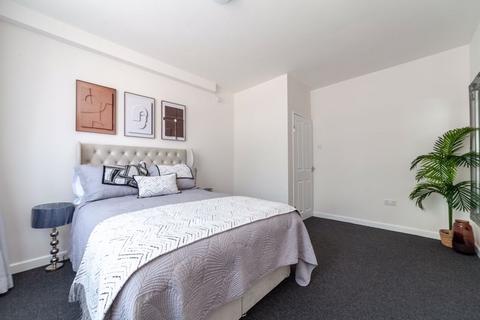 3 bedroom apartment to rent, Lancaster Court, London