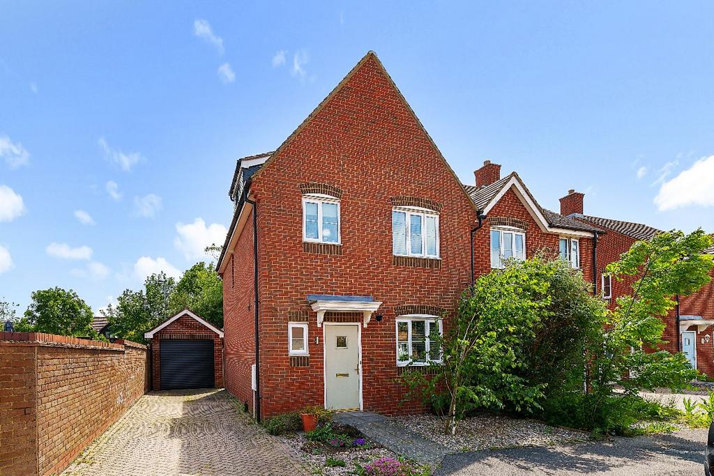Lincroft, Cranfield, Bedford 5 bed semidetached house for sale £375,000