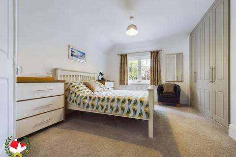 5 Wadley Close, Gloucester, GL1 3FE