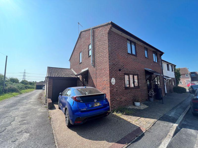 ROBIN CLOSE, BROADWEY, WEYMOUTH 2 bed terraced house for sale £260,000