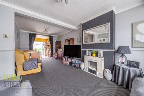 3 bedroom terraced house for sale, Lynton Avenue, Romford, RM7