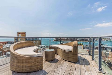 3 bedroom penthouse for sale, Broad Street, Old Portsmouth