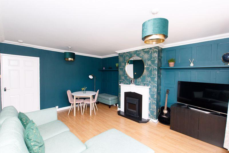 Mount Annan Drive, Glasgow 2 bed flat £114,995