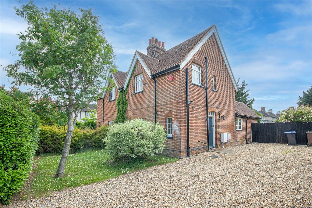 Ground Lane, Hatfield, Hertfordshire 2 bed semidetached house £425,000
