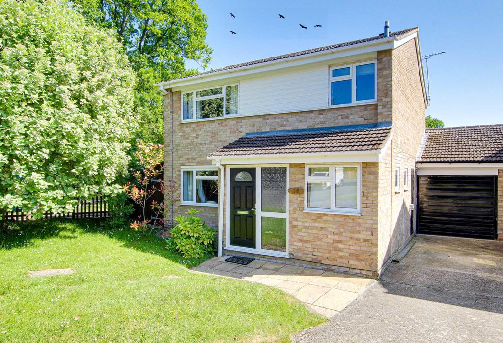 Queensway, Caversham Park Village, Reading 3 bed detached house for