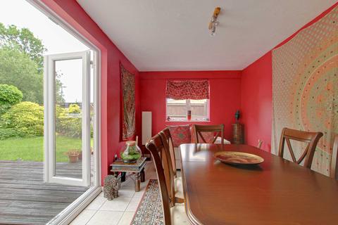 3 bedroom detached house for sale - Queensway, Caversham Park Village, Reading