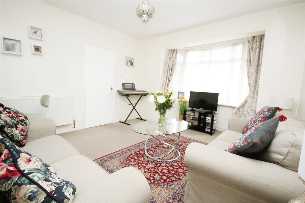 Hillyfields, Loughton, IG10 2 bed apartment to rent £1,600 pcm (£369 pw)