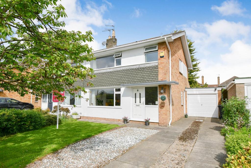 Curlew Glebe, Dunnington, York, YO19 3 bed semidetached house for sale