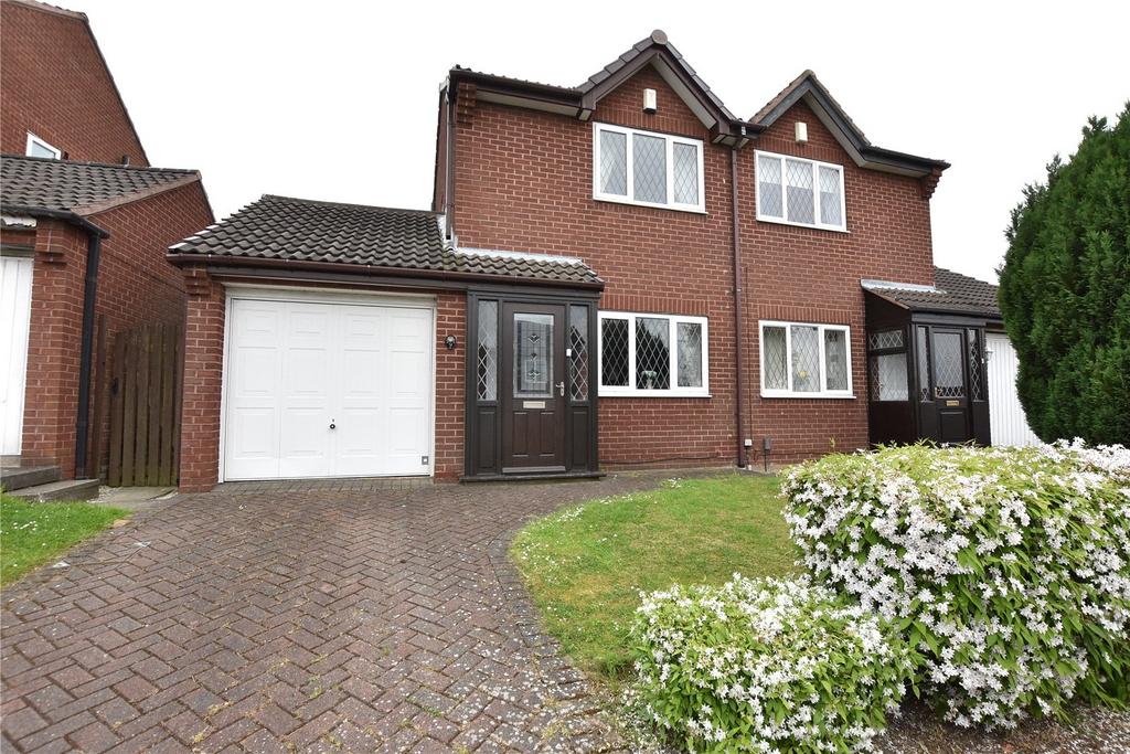 Laurel Hill Gardens, Leeds, West Yorkshire 2 bed semidetached house