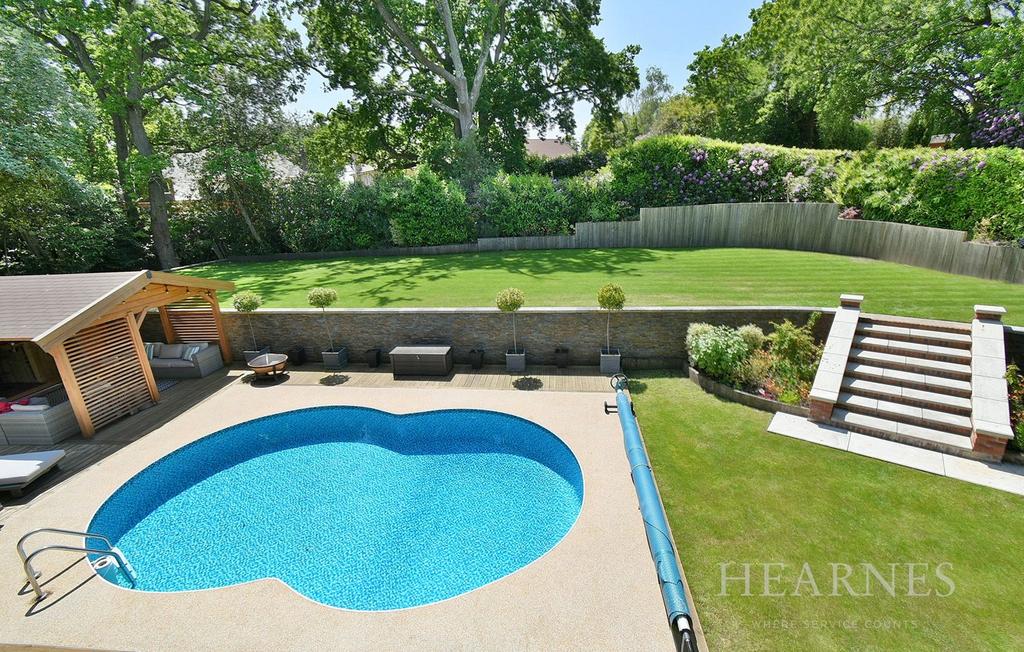 Chine Walk, West Parley, Ferndown, BH22 4 bed detached house for sale