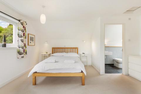 4 Atholl Gardens, Dunkeld, PH8 0AY