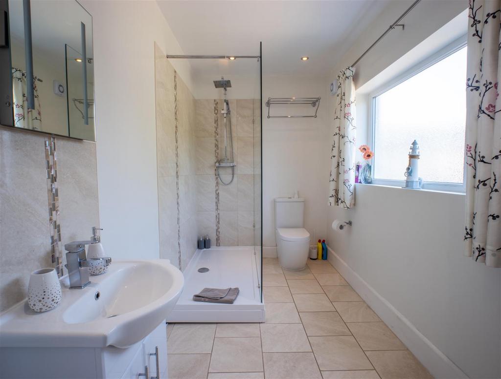 Bedroom 1 En Suite Bathroom.jpg