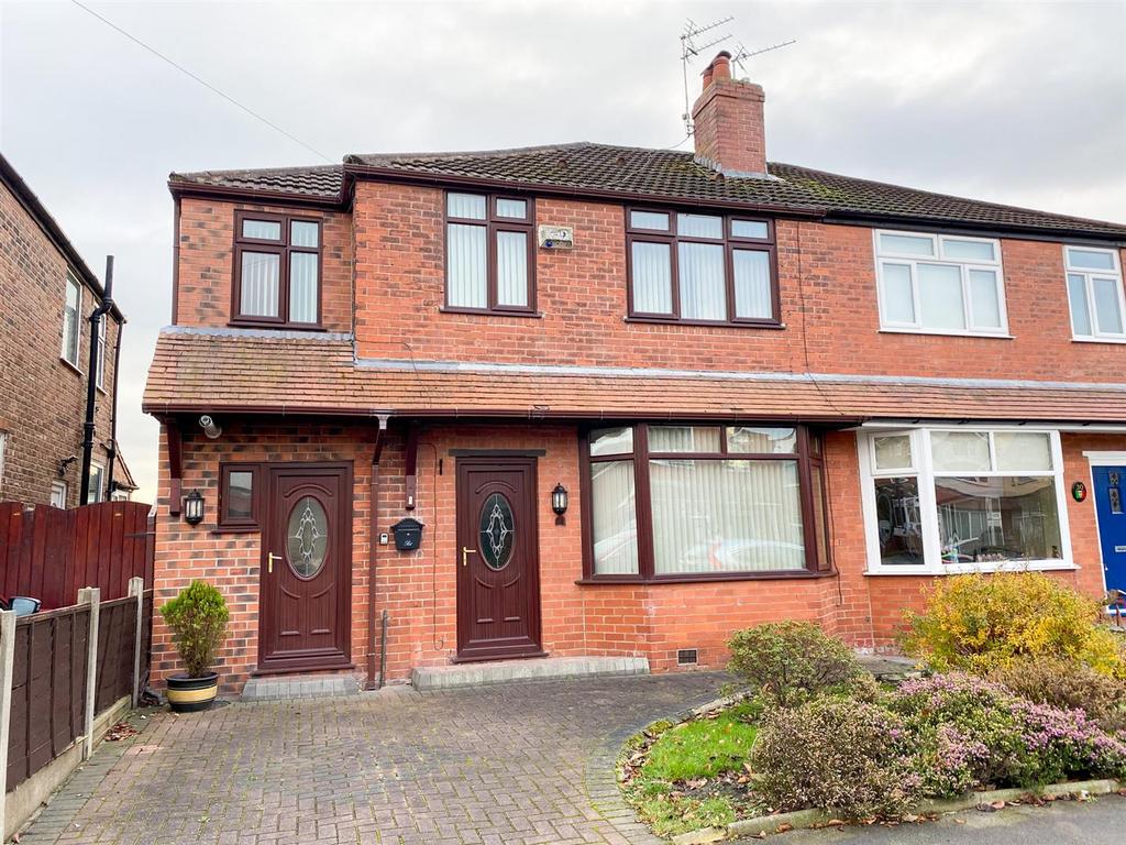 Berwick Avenue, Heaton Mersey, Stockport 4 bed semidetached house for