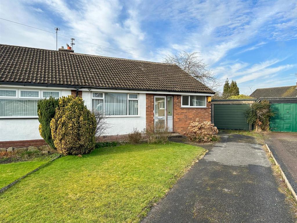 Oakland Avenue, Offerton, Stockport 2 bed semidetached bungalow for