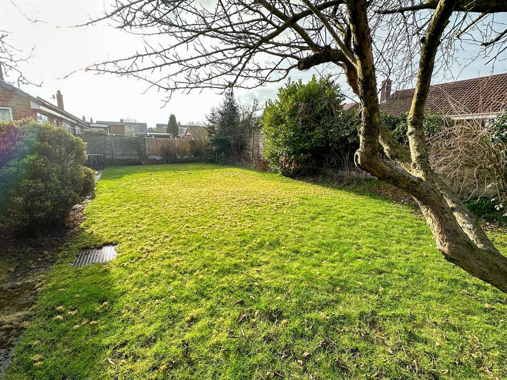 Oakland Avenue, Offerton, Stockport 2 bed semidetached bungalow for