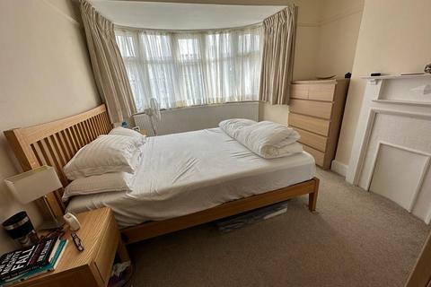 3 bedroom terraced house to rent, Sandhurst Road, London