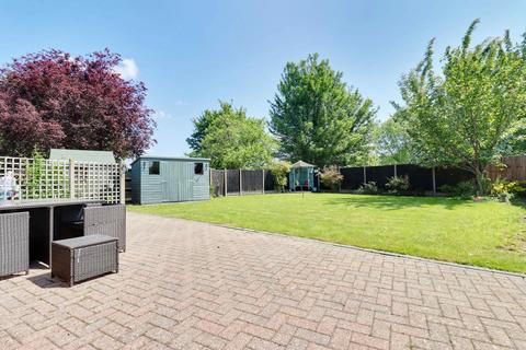 3 bedroom semi-detached house for sale - Elmwood, Sawbridgeworth, CM21
