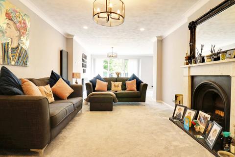 3 bedroom semi-detached house for sale - Elmwood, Sawbridgeworth, CM21