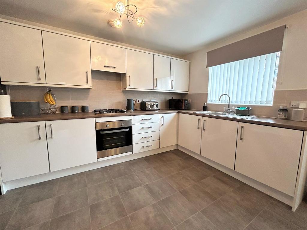 Kitchen 2.JPG