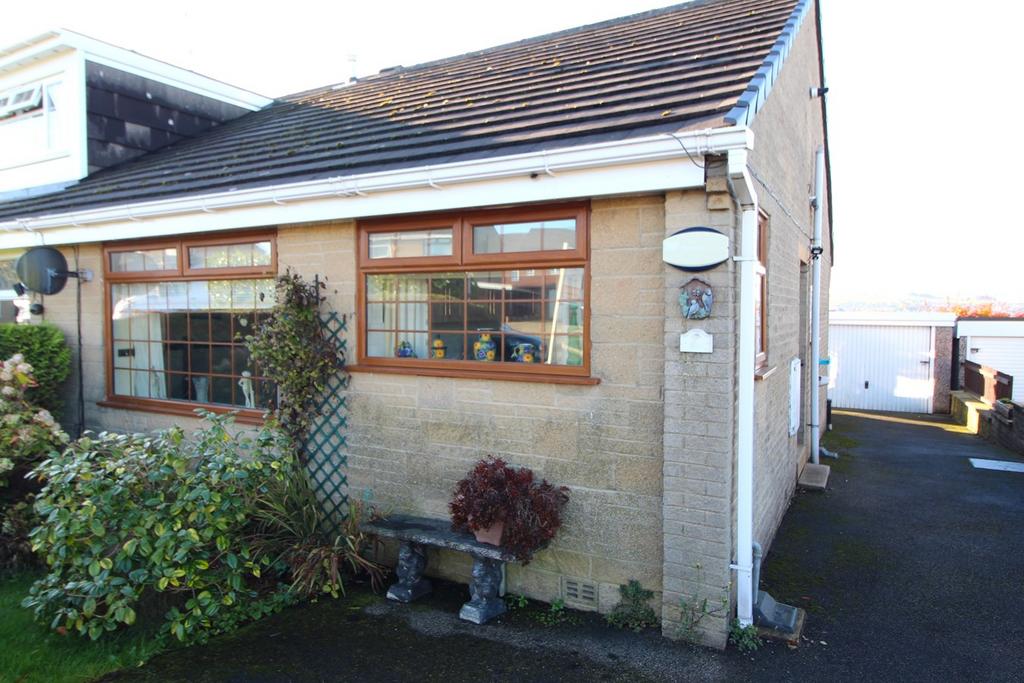Linden Rise, Long Lee, Keighley, BD21 2 bed semidetached bungalow for