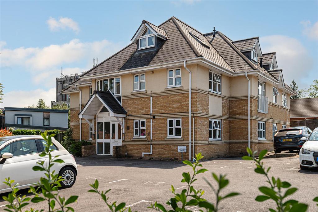 Warwick Road, Redhill 3 bed apartment for sale £350,000