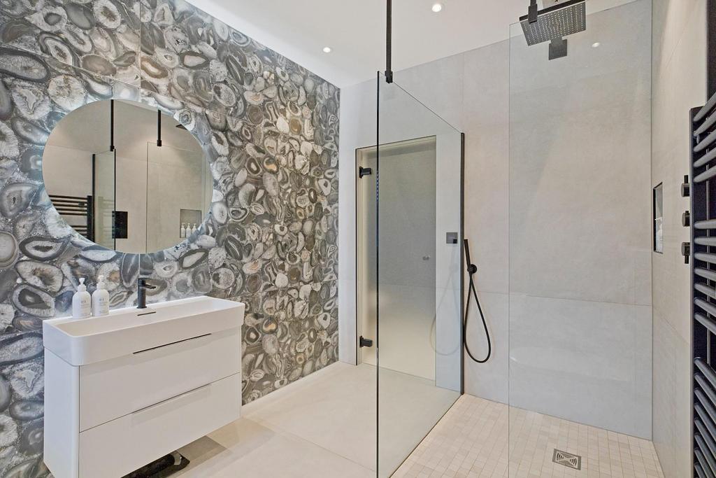 En Suite Bathroom