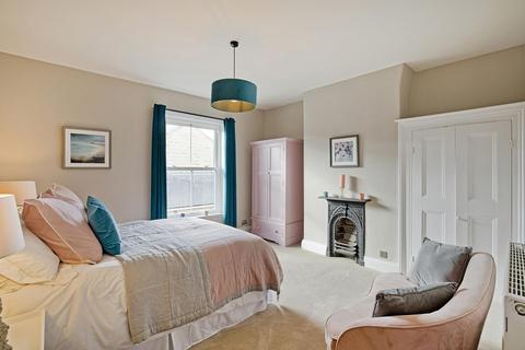 19 Booth Street, Burley In Wharfedale, Ilkley, LS29 7HY