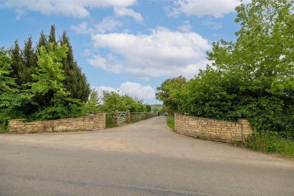 NN14 2 QW, Willowbrook Farm, Desborough002.jpg