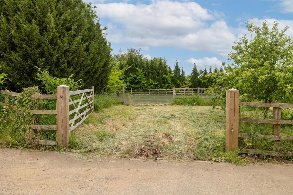 NN14 2 QW, Willowbrook Farm, Desborough003.jpg