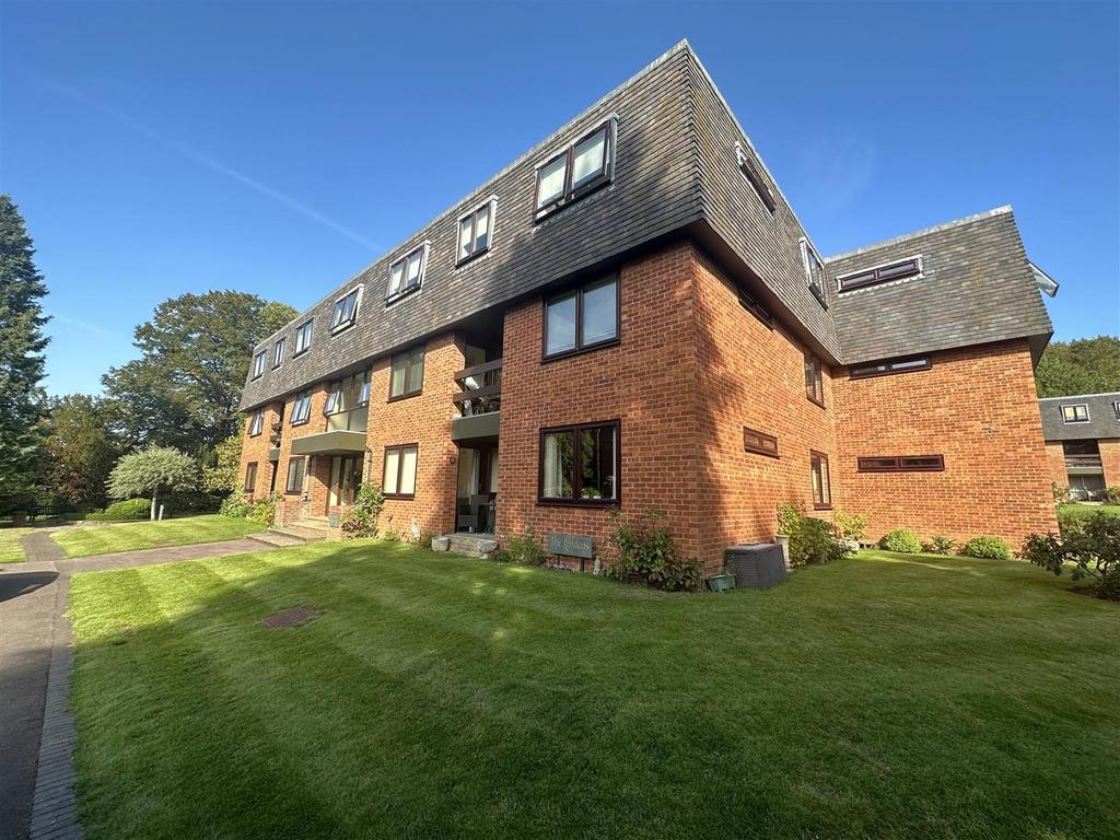 Great Austins, Farnham 3 bed apartment for sale £405,000
