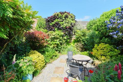 5 Barons Crescent, Copmanthorpe, York, YO23 3YR
