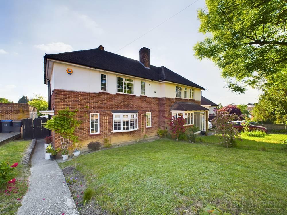 The Woodfields, Sanderstead 3 bed semidetached house £580,000