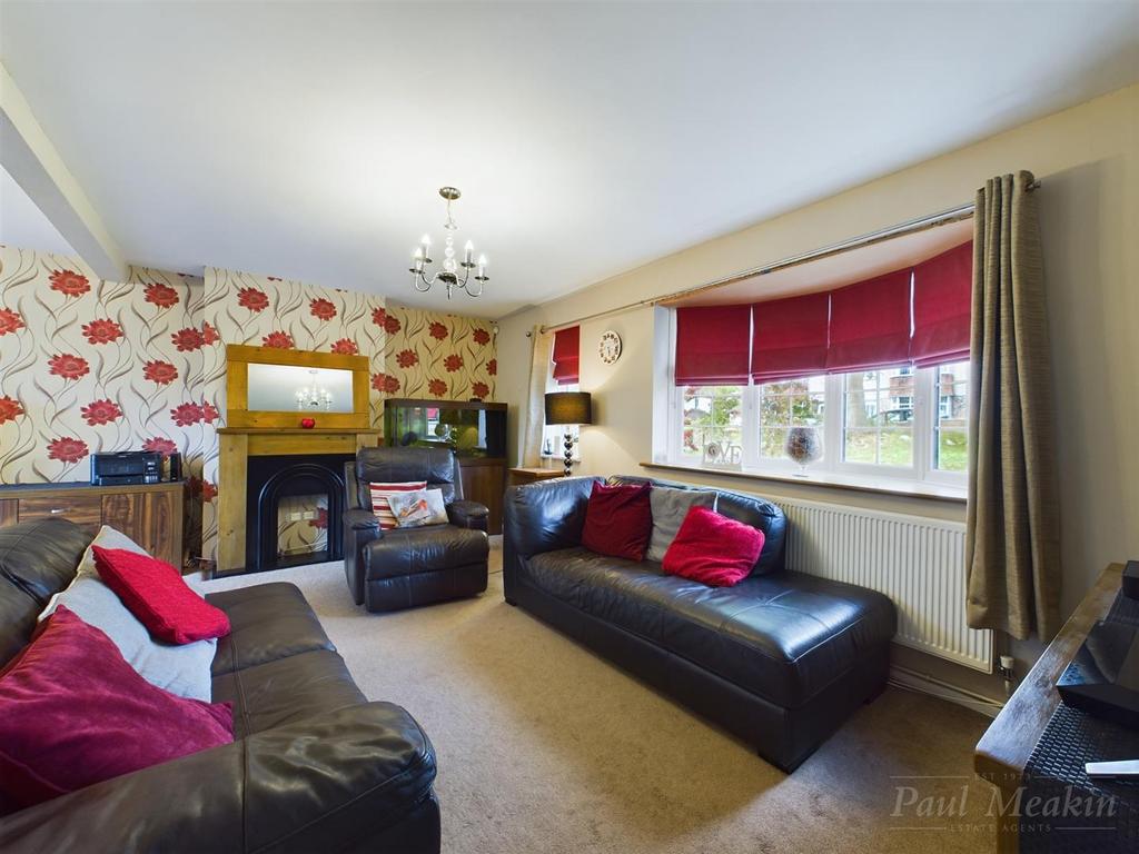 The Woodfields, Sanderstead 3 bed semidetached house £580,000