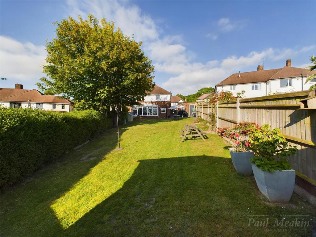 The Woodfields, Sanderstead 3 bed semidetached house £580,000