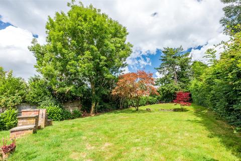6 Orchard Way, Oxted, RH8 9DJ