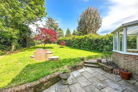 6 Orchard Way, Oxted, RH8 9DJ
