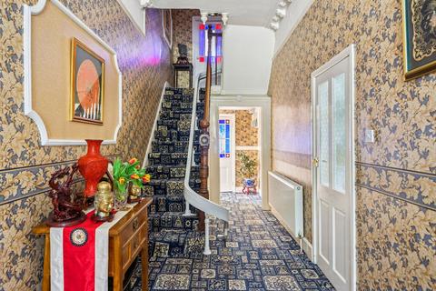 150 Burnt Ash Hill, London, SE12 0HU